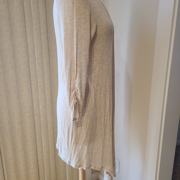 ellumiNation – Oatmeal Open-Front Topper with Ruched Sleeves (Size L) - Picture 5 of 9